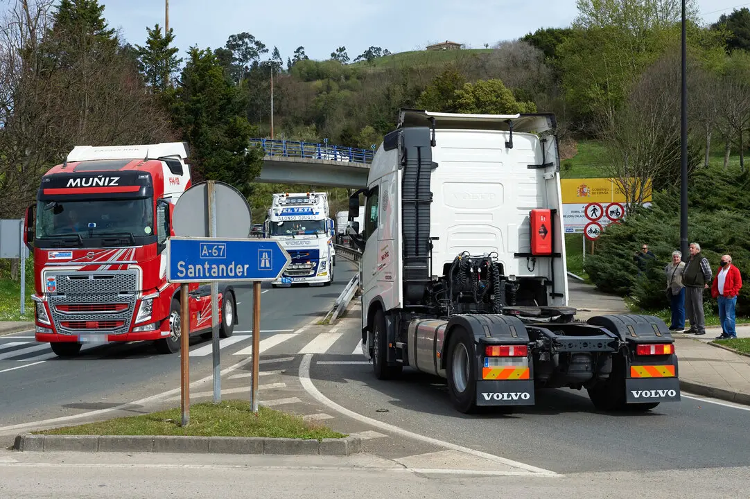 Manifestacion de transportistas, entre Santander y Torrelavega.
21/3/22 Saantander-Torrelavega

FOTOGRAFIA: JUAN MANUEL SERRANO ARCE