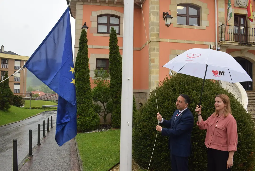 IZADO BANDERA EUROPA - AYTO PI&Eacute;LAGOS