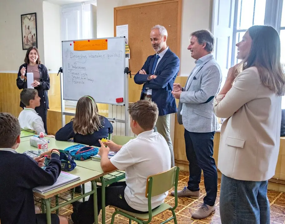 11:30 horas. Isla, Arnuero 
El consejero de Educaci&oacute;n, Formaci&oacute;n Profesional y Universidades, Sergio Silva, visita el Colegio La Inmaculada con motivo del 200 aniversario de la fundaci&oacute;n de los Colegios Vedruna. 
29/05/2025
Eva Laza