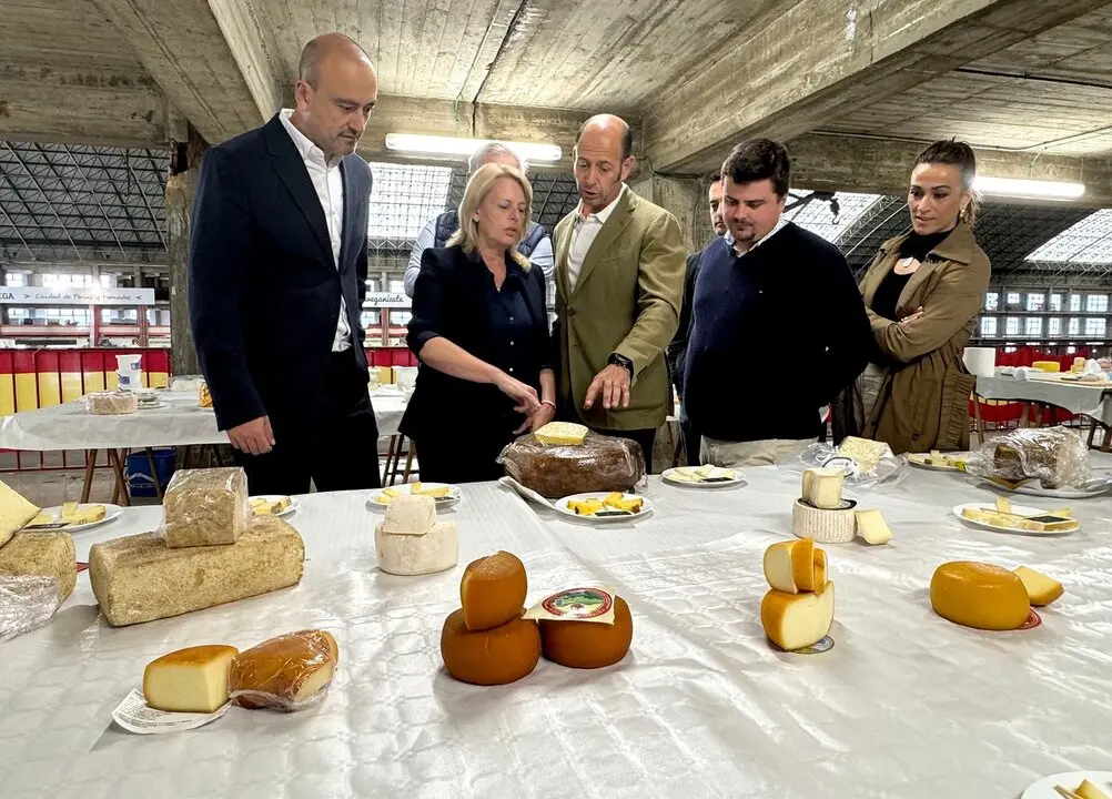 La consejera de Desarrollo Rural, Ganader&iacute;a, Pesca y Alimentaci&oacute;n, Mar&iacute;a Jes&uacute;s Susinos, asiste a la cata del Concurso AFCA de productos de Cantabria elaborados con leche de vaca. 
3 JUN 25