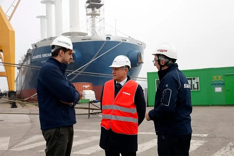 11:00 horas. Astander   https://maps.app.goo.gl/rHhLCK6K3yWS1GPx7

El consejero de Industria, Empleo, Innovaci&oacute;n y Comercio, Eduardo Arasti, asiste a la botadura del buque de carga general en el que la empresa c&aacute;ntabra Bound4Blue ha instalado la vela de succi&oacute;n m&aacute;s grande del mundo.
8 abr 25