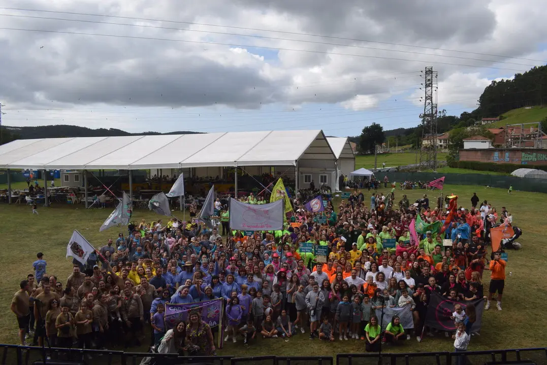 ENTREGA PREMIOS PENAS - FIESTAS SAN A NTONIO 2025 (foto de familia) (54)