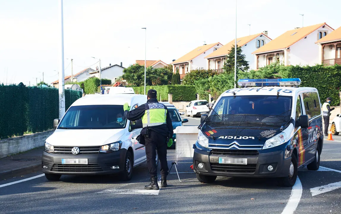 05/11/2020  SANTANDER
EP controles de tr&Dagger;fico en Cantabria por la entrada en vigor del confinamiento de municipios. 

FOTO: Juan Manuel Serrano Arce