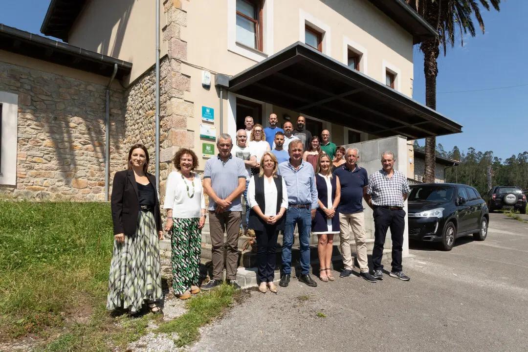 La consejera de Desarrollo Rural, Ganader&iacute;a, Pesca y Alimentaci&oacute;n, Mar&iacute;a Jes&uacute;s Susinos, asiste a la firma de contratos del Grupo Local Saja-Nansa. 
@Patricia Pereda