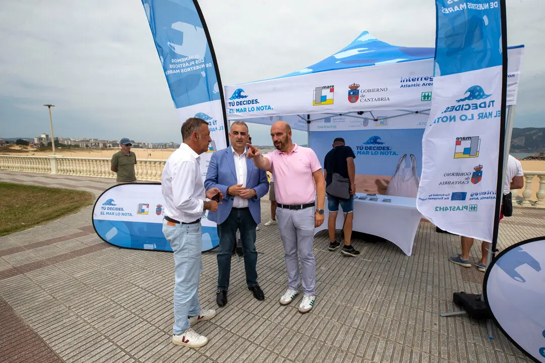 12:30 horas. Laredo. https://g.co/kgs/ABk8Npv
El consejero de Fomento, Vivienda, Ordenaci&oacute;n del Territorio y Medio Ambiente, Roberto Media, acude a la presentaci&oacute;n de la campa&ntilde;a de recogida de pl&aacute;sticos en las playas &lsquo;T&uacute; decides. El Mar lo nota&rsquo;. 11 JUL 25 &copy; Miguel De la Parra