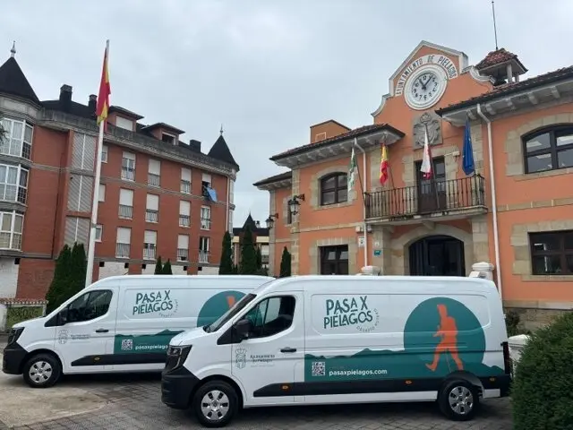 RECEPCI&Oacute;N NUEVAS FURGONETAS AYTO PIELAGOS (2)