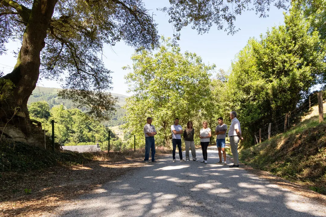 La consejera de Desarrollo Rural, Ganader&iacute;a, Pesca y Alimentaci&oacute;n, Mar&iacute;a Jes&uacute;s Susinos, visita las obras de caminos agrarios llevados a cabo en Santiurde de Toranzo. 
@PATRICIA PEREDA