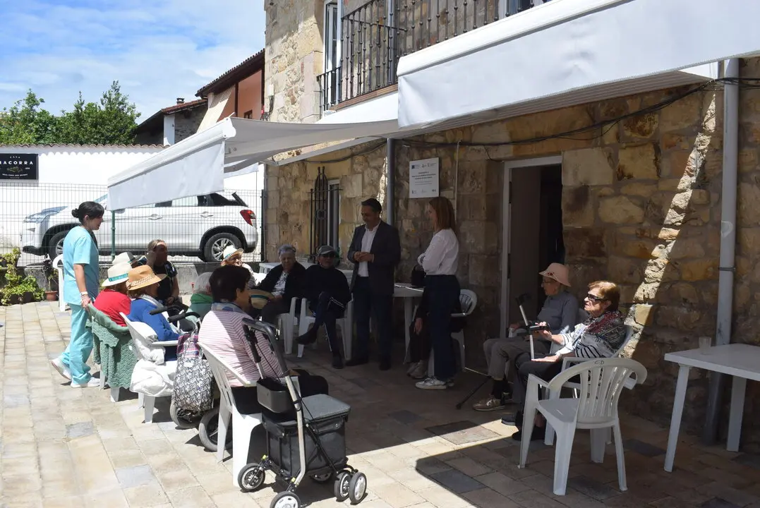 NUEVOS TOLDOS PATIO EXTERIOR CENTRO D&Iacute;A RENEDO PI&Eacute;LAGOS (13)