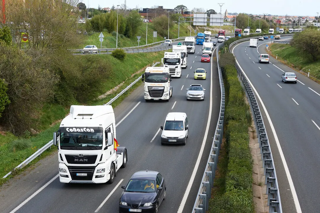 Manifestacion de transportistas, entre Santander y Torrelavega.
21/3/22 Saantander-Torrelavega

FOTOGRAFIA: JUAN MANUEL SERRANO ARCE