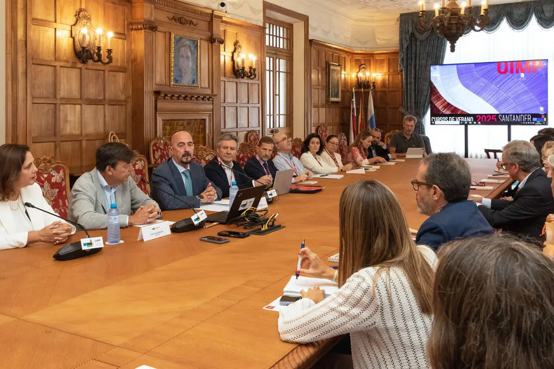 El consejero de Salud, C&eacute;sar Pascual, inaugura el 'Encuentro sobre Pol&iacute;ticas Sanitarias y Estado de las Autonom&iacute;as en la UIMP. 
@Patricia Pereda