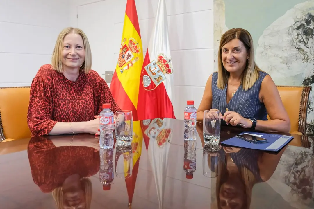 09:00 horas. Despacho de la presidenta. La presidenta de Cantabria, Mar&iacute;a Jos&eacute; S&aacute;enz de Buruaga, recibe a la alcaldesa de Entrambasaguas, Gloria Sierra. 8 de septiembre de 2025 &copy; Ra&uacute;l Lucio