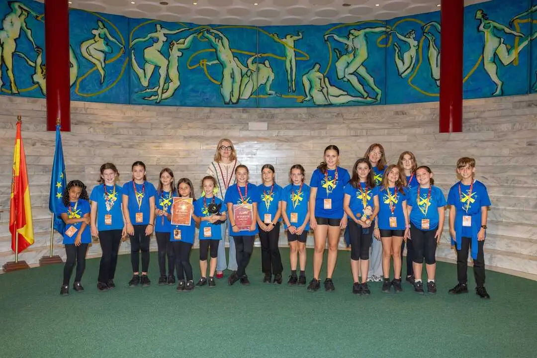 16:30 horas. Sala Mar&iacute;a Blanchard, Palacio de Festivales de Cantabria. La directora general de Cultura y Patrimonio Hist&oacute;rico, Eva Guillermina Fern&aacute;ndez, reciben a los bailarines de la academia BST Danza, participantes en el Dance World Cup. 24 de septiembre de 2025 &copy; Miguel de Arriba