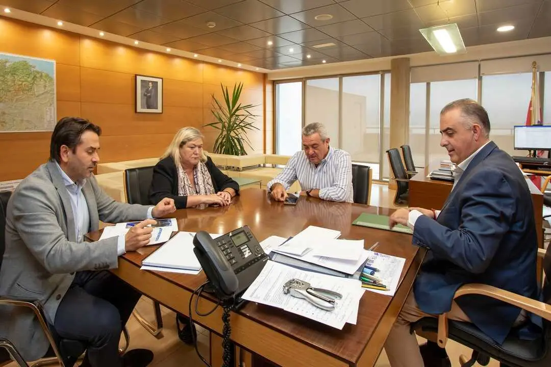 09:30 horas. Despacho del consejero
El consejero de Fomento, Vivienda, Ordenaci&oacute;n del Territorio y Medio Ambiente, Roberto Media, se re&uacute;ne con los alcaldes de Polaciones y Los Tojos.