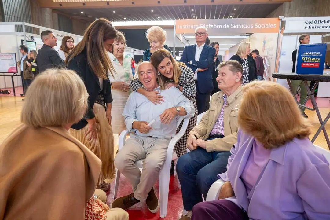 12:00 horas. Palacio de Exposiciones de SantanderLa presidenta de Cantabria, Mar&iacute;a Jos&eacute; S&aacute;enz de Buruaga, y la consejera de Inclusi&oacute;n, Social, Juventud, Familias e Igualdad, Bego&ntilde;a G&oacute;mez
del R&iacute;o, asiste al acto oficial de apertura de la Feria de Mayores. 09 OCTURBE 25 &copy; Miguel De la Parra