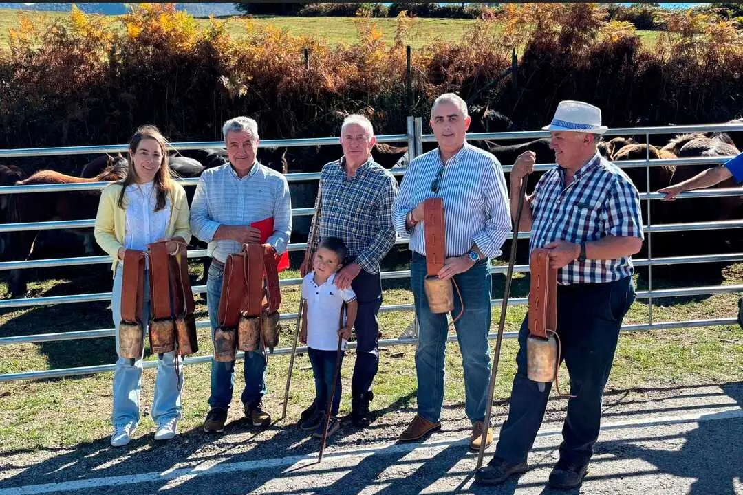 14:00 horas. Recinto Ferial La Campera del Hoyal, Polaciones
El consejero de Fomento, Vivienda, Ordenaci&oacute;n del Territorio y Medio Ambiente, Roberto Media, asiste a la concentraci&oacute;n de ganado equino. 
 14 OCT 25 &copy; Oficina de comunicaci&oacute;n