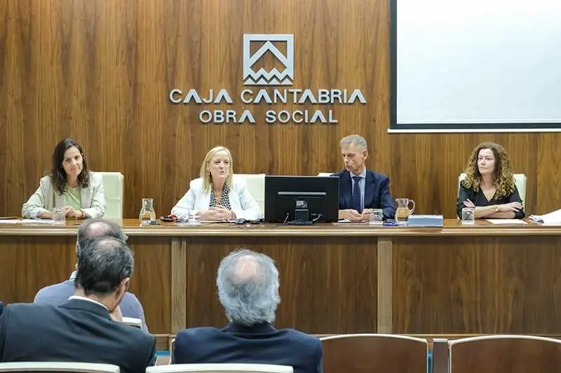 09:30 horas. CASYC, Cl. Tant&iacute;n, 25. Santander. La consejera de Presidencia, Justicia, Seguridad y Simplificaci&oacute;n Administrativa, Isabel Urrutia, asiste al acto de inauguraci&oacute;n del curso &lsquo;Tratamiento de los menores y personas con discapacidad como v&iacute;ctimas en el derecho penal&rsquo;, organizado en colaboraci&oacute;n con el Consejo General del Poder Judicial. 15 de octubre de 2025 &copy; Ra&uacute;l Lucio