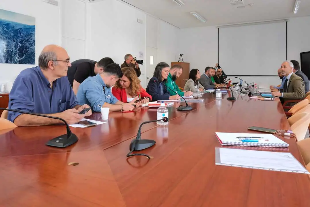 12:00 horas. CEIP Sim&oacute;n Cabarga, Santander. El consejero de Educaci&oacute;n, Formaci&oacute;n Profesional y Universidades, Sergio Silva, preside la Mesa de Di&aacute;logo con la Junta de Personal Docente. 16 de octubre de 2025 &copy; Ra&uacute;l Lucio