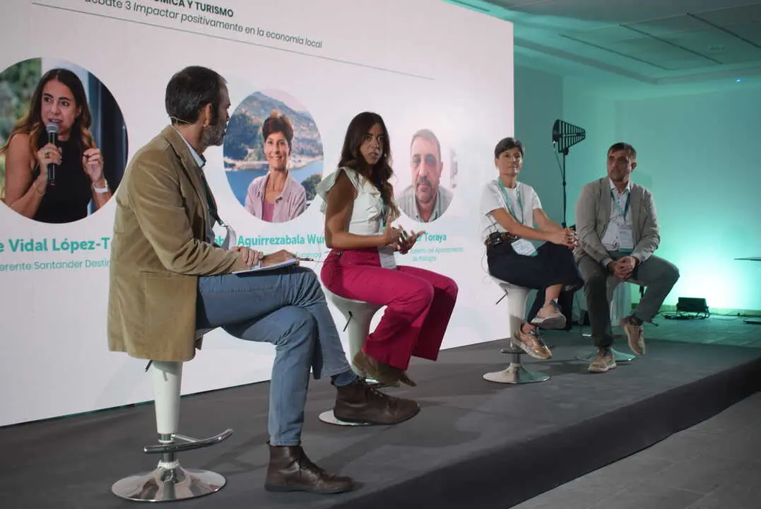 MESA REDONDA 'LA CONVIVECIA EN LOS DESTINOS TUR&Iacute;STICOS' (32)