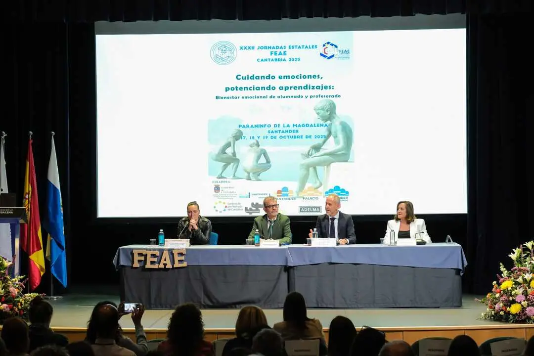 09:30 horas. Paraninfo de la Magdalena. El consejero de Educaci&oacute;n, Formaci&oacute;n Profesional y Universidades, Sergio Silva, inaugura las &lsquo;XXXII Jornadas Estatales de FEAE&rsquo; (F&oacute;rum Europeo de Administradores de la Educaci&oacute;n). 17 de octubre de 2025 &copy; Ra&uacute;l Lucio