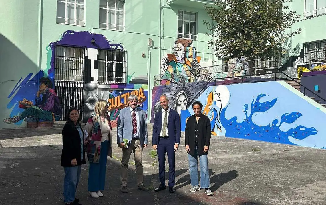 El consejero de Educaci&oacute;n, Formaci&oacute;n Profesional y Universidades, Sergio Silva, visita al CEPA Escuelas Verdes.