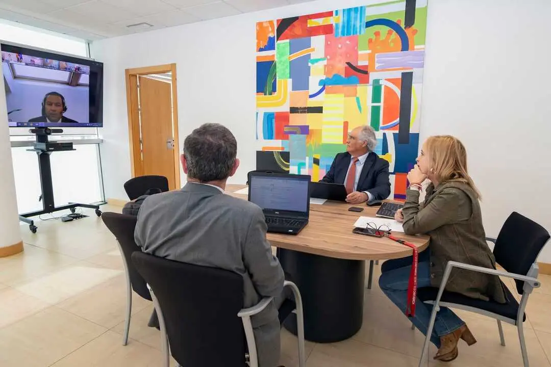 11:30 horas. Despacho de la consejera
La consejera de Presidencia, Justicia, Seguridad y Simplificaci&oacute;n Administrativa, Isabel Urrutia, reuni&oacute;n telem&aacute;tica con el Consejo General del Poder Judicial, para tratar el convenio de colaboraci&oacute;n para la formaci&oacute;n de jueces y magistrados.