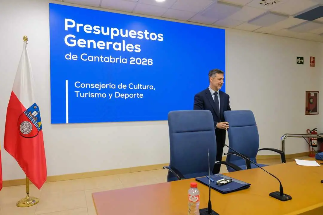 10:00 horas. Sala de prensa del Gobierno de Cantabria. El consejero de Cultura, Turismo y Deporte, Luis Mart&iacute;nez Abad, presenta en rueda de prensa, los Presupuestos de su Consejer&iacute;a. 10 de noviembre de 2025 &copy; Ra&uacute;l Lucio