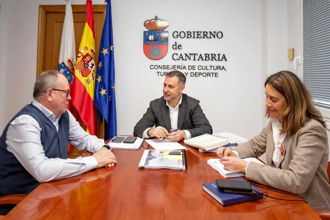 09:30 horas. Despacho del consejero
El consejero de Cultura, Turismo y Deporte, Luis Mart&iacute;nez Abad, recibe al alcalde de Campoo de Yuso.