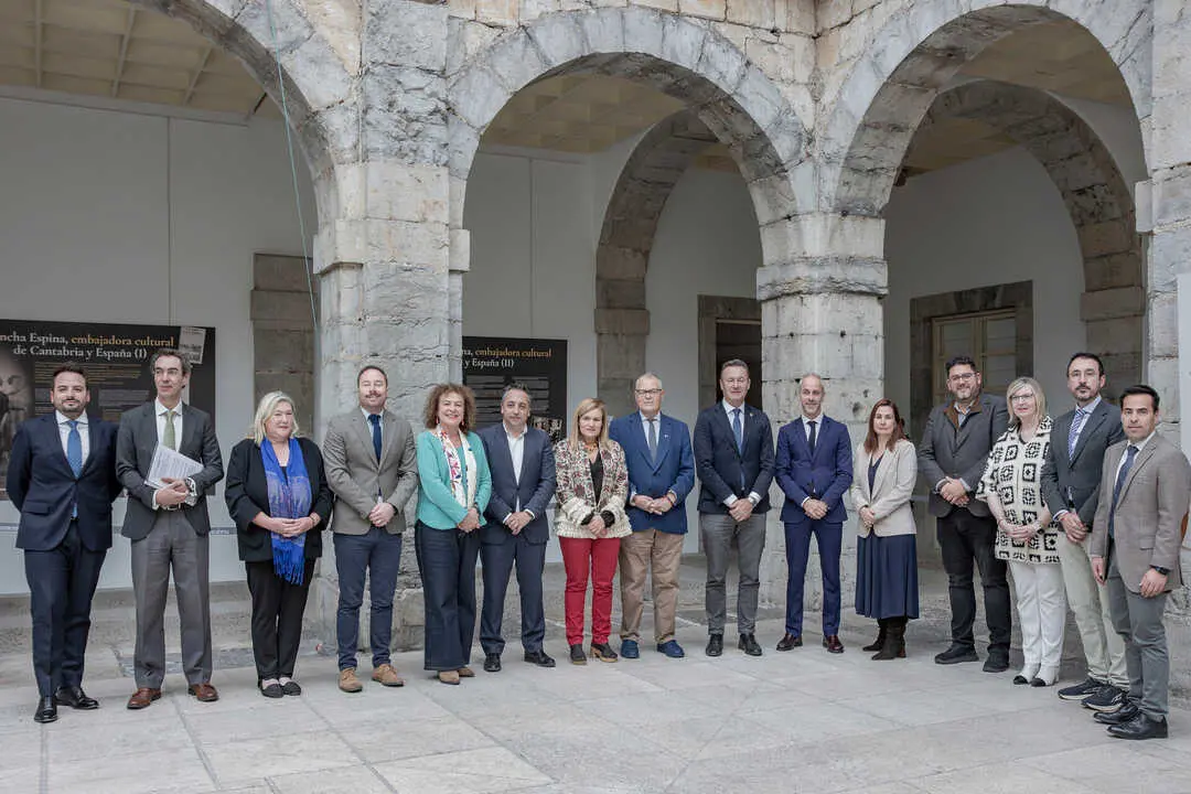 12:30 horas. Parlamento de Cantabria
El consejero de Educaci&oacute;n, Formaci&oacute;n Profesional y Universidades, Sergio Silva, acompa&ntilde;ado de todos los altos cargos de su Consejer&iacute;a, comparece en la Comisi&oacute;n de Econom&iacute;a, Hacienda, Financiaci&oacute;n Auton&oacute;mica y Fondos Europeos para informar sobre el Proyecto de Ley de Presupuestos Generales de la Comunidad Aut&oacute;noma para 2026.