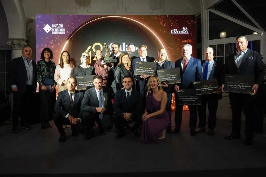 19:30 horas. Eurostars Hotel Real. La presidenta de Cantabria, Mar&iacute;a Jos&eacute; S&aacute;enz de Buruaga, asiste a la 42&ordf; Gala de Hosteler&iacute;a de Cantabria. 25 de noviembre de 2025 &copy; Ra&uacute;l Lucio