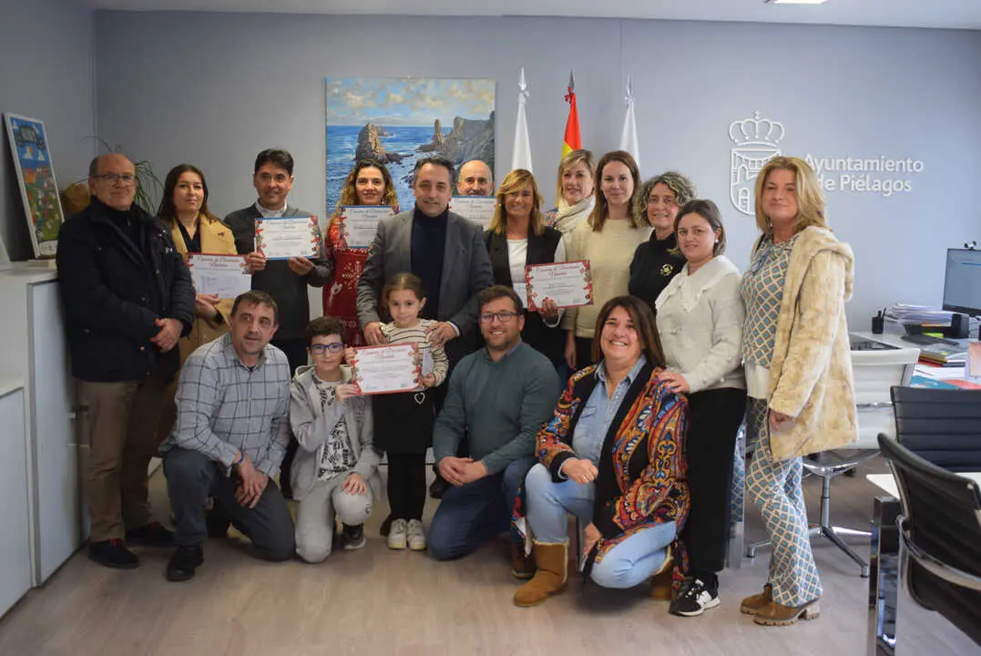 ARCHIVO ENTREGA PREMIOS GANADORES CONCUR SO DECORACIÓN NAVIDAD - AYTO PIELAGOS