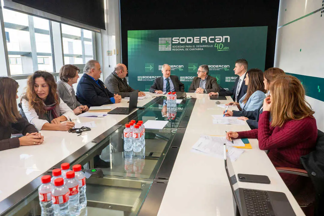 09:00 horas. SODERCAN, Calle Isabel Torres 1, PCTCAN
Foto del consejero de Industria, Empleo, Innovaci&oacute;n y Comercio, Eduardo Arasti, con el Plan Estrat&eacute;gico Industrial de Cantabria.
28 nov 25 &copy; Miguel De la Parra