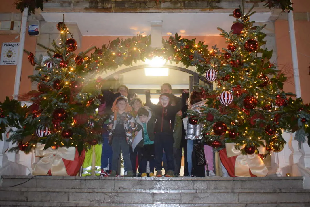 ENCENDIDO ALUMBRADO NAVIDE&Ntilde;O 2025 - AYTO PI&Eacute;LAGOS (6)