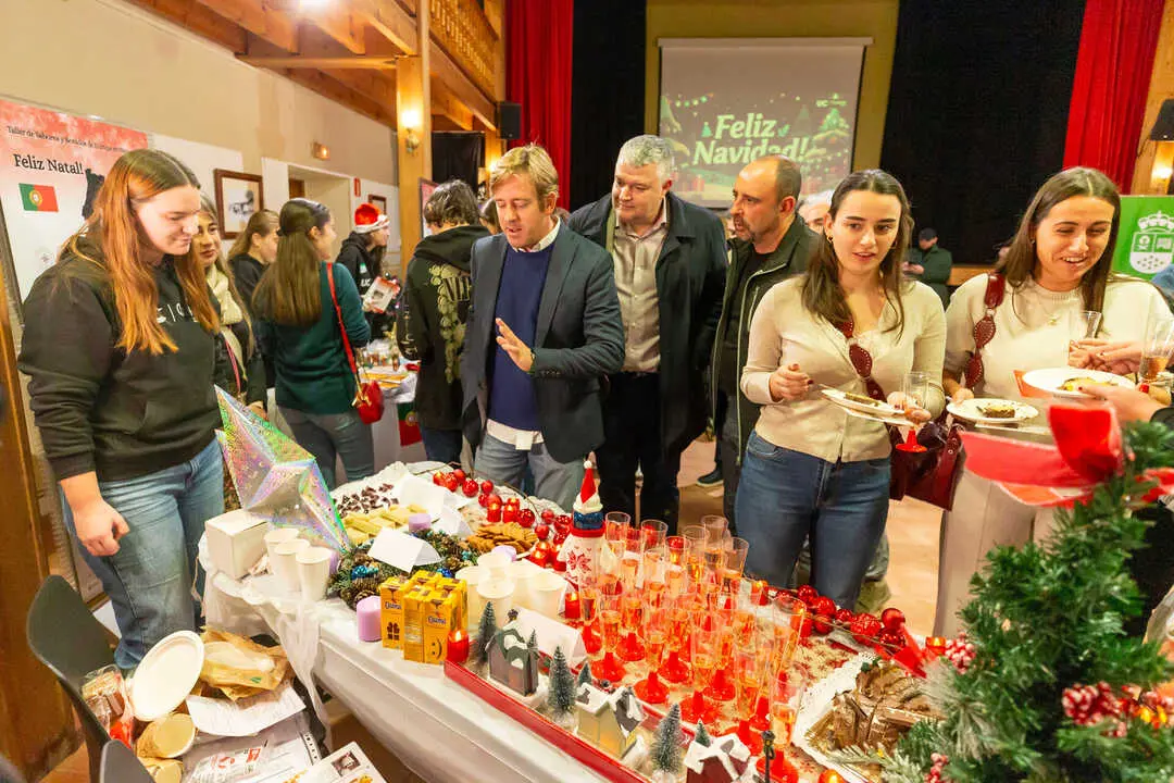 19:30 horas. Casa de Cultura de Puente San Miguel, Reoc&iacute;n
El consejero de Econom&iacute;a, Hacienda, Fondos Europeos y Financiaci&oacute;n Auton&oacute;mica,
Luis &Aacute;ngel Ag&uuml;eros, asiste al taller de sabores y sonido de Europa en Navidad. 9 DIC 25 &copy;&nbsp;Miguel De la Parra