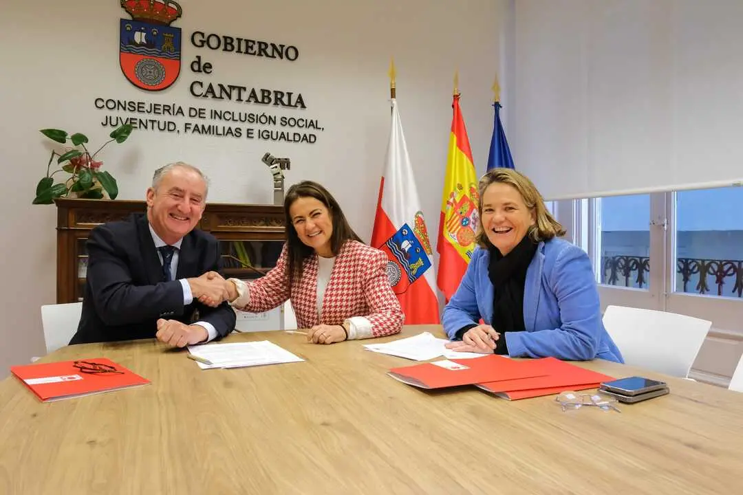 10:00 horas. Despacho de la consejera. La consejera de Inclusi&oacute;n Social, Juventud, Familias e Igualdad, Bego&ntilde;a G&oacute;mez del R&iacute;o, firma un convenio con el presidente del Consejo General de M&eacute;dicos, Tom&aacute;s Cobo. 9 de enero de 2026 &copy; Ra&uacute;l Lucio