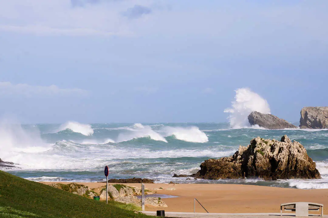 2/11/23  Santander
ep temporal olas 



FOTO: Juanma Serrano