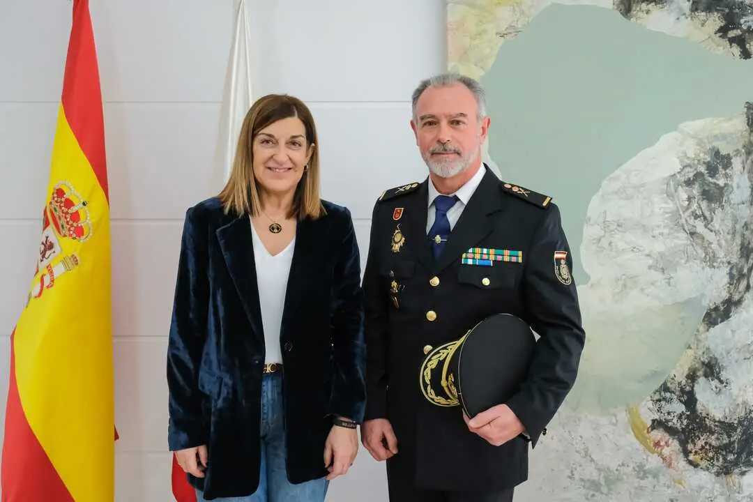11:30 horas. Despacho de la presidenta. La presidenta de Cantabria, Mar&iacute;a Jos&eacute; S&aacute;enz de Buruaga, recibe al nuevo jefe superior de Polic&iacute;a en Cantabria, Antonio del Amo. 14 de enero de 2026 &copy; Ra&uacute;l Lucio
