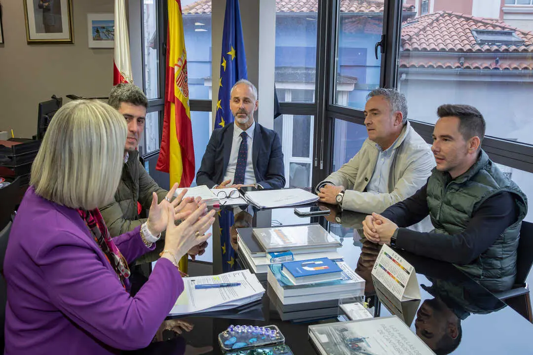 12:00 horas. Despacho del consejero
El consejero de Educaci&oacute;n, Formaci&oacute;n Profesional y Universidades, Sergio Silva, recibe al alcalde de Li&eacute;rganes.