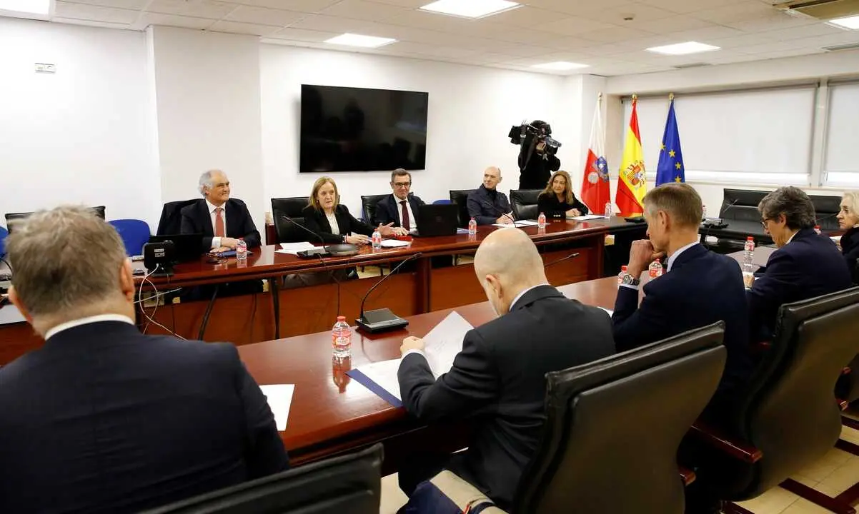 La presidenta de Cantabria, Mar&iacute;a Jos&eacute; S&aacute;enz de Buruaga, recibe al presidente de la Junta de Cofrad&iacute;as Penitenciales de Santander, Jorge Rivero.

27 ene 25