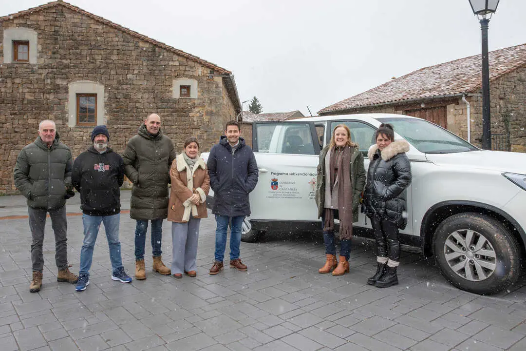 12:00 horas. Hormiguera (CA-744)
La consejera de Presidencia, Justicia, Seguridad y Simplificaci&oacute;n Administrativa, Isabel Urrutia, visita el Ayuntamiento de Valdeprado del R&iacute;o y obras de rehabilitaci&oacute;n en Hormiguera.