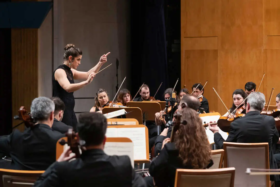 Concierto de la Orquesta Sinfonica del Cantabrico ( OSCAN)  dirigida por Paula Sumillera y acompa&ntilde;ados por el solista y violinista Miguel Borrego en el espectaculo titulado " Territorios Imaginados" en el Palacio de Festivales de Santander .