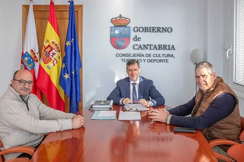 10:00 horas. Despacho del consejero

El consejero de Cultura, Turismo y Deporte, Luis Mart&iacute;nez Abad, recibe al alcalde de Sol&oacute;rzano.
