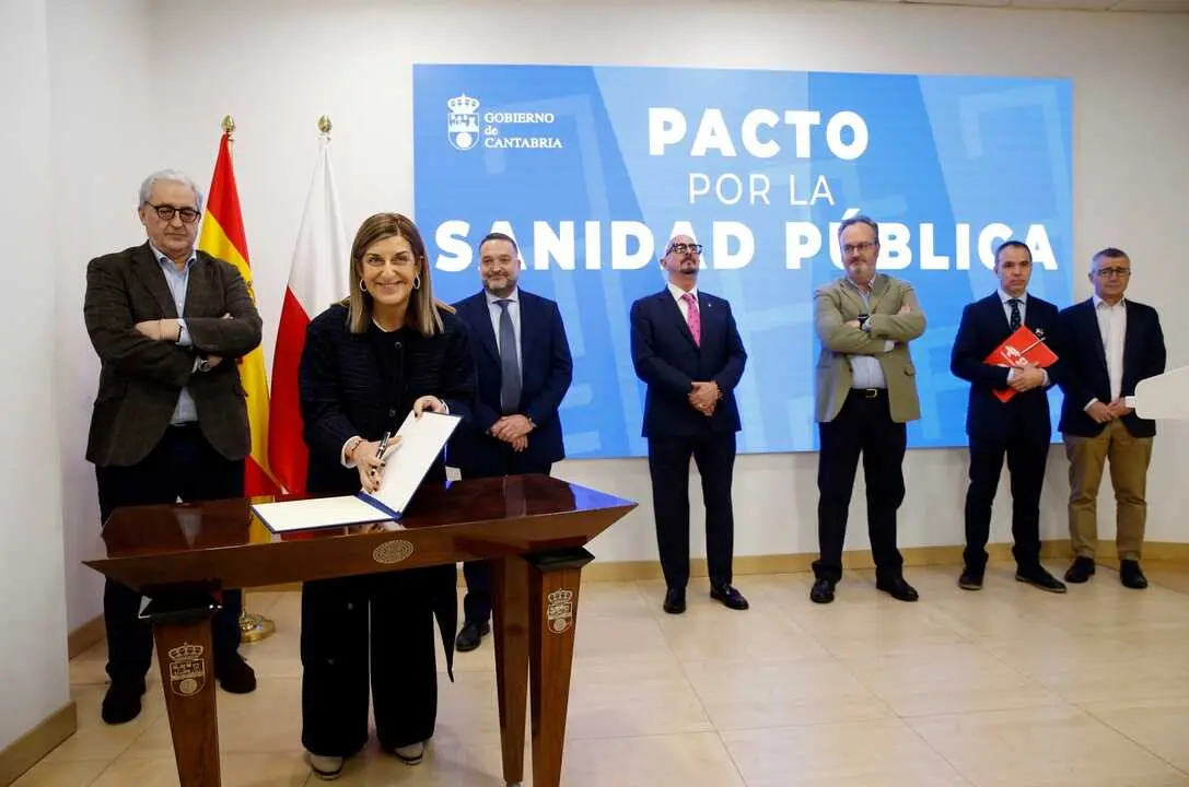 La presidenta de Cantabria, Mar&iacute;a Jos&eacute; S&aacute;enz de Buruaga, firma de la adenda al Pacto Profesional por la Sanidad P&uacute;blica.
10 FEB 26