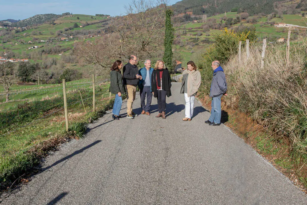 12:30 horas. Ayuntamiento de Villafufre
La consejera de Desarrollo Rural, Ganader&iacute;a, Pesca y Alimentaci&oacute;n, Mar&iacute;a Jes&uacute;s Susinos, visita de camino arreglado en Villafufre.