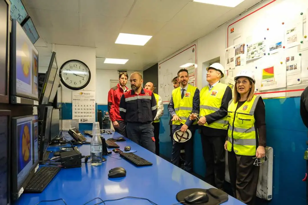 09:00 horas. Bo. La Mina, 21-C. Gajano. La presidenta de Cantabria, Mar&iacute;a Jos&eacute; S&aacute;enz de Buruaga, visita la empresa &lsquo;Birla Carbon Spain&rsquo;. 24 de febrero de 2026 &copy; Ra&uacute;l Lucio