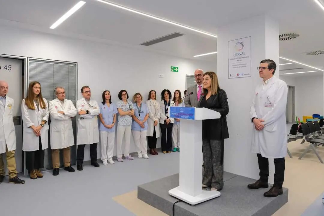 10:30 horas. Hospital Valdecilla. Acceso por el Edificio 2 de noviembre. La presidenta de Cantabria, Mar&iacute;a Jos&eacute; S&aacute;enz de Buruaga, inaugura la Unidad de Enfermedades Raras (UERVAL). 25 de febrero de 2026 &copy; Ra&uacute;l Lucio