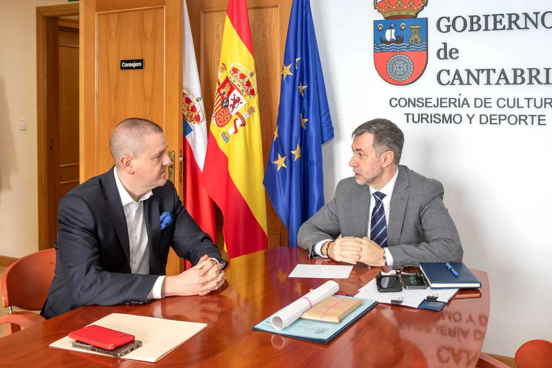11:00 horas. Despacho del consejero
El consejero de Cultura, Turismo y Deporte, Luis Mart&iacute;nez Abad, recibe al alcalde de San Felices de Buelna.