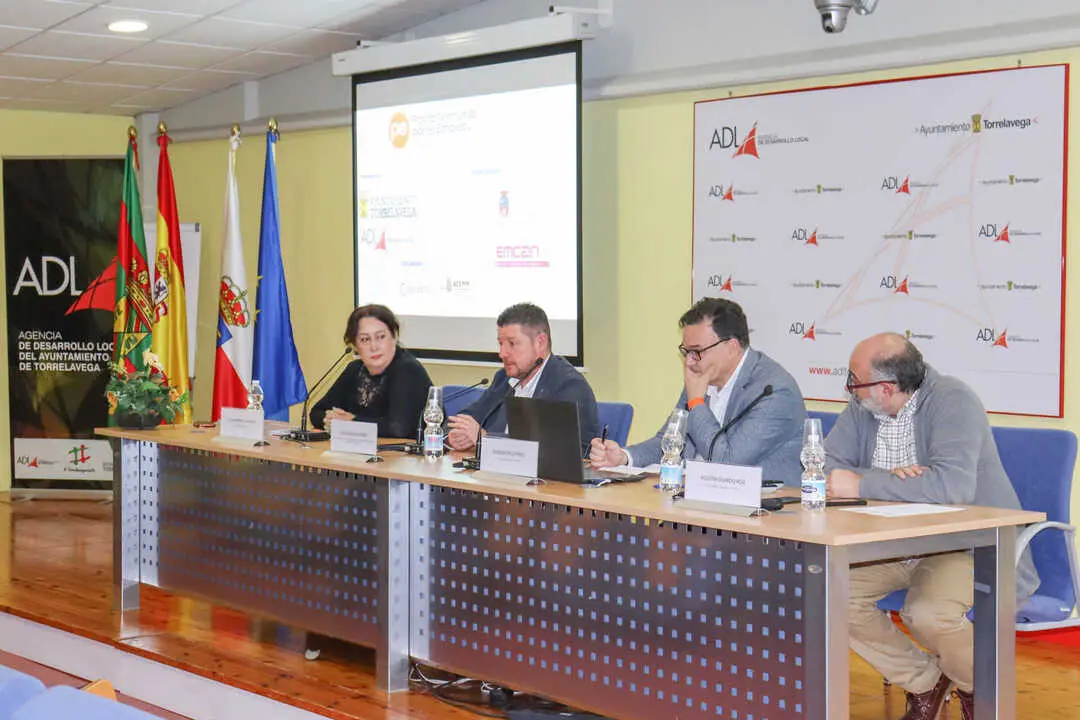 Industria_comercio_pacto_local_torrelavega

 

El Gobierno de Cantabria, a trav&eacute;s de la Consejer&iacute;a de Industria, Empleo, Innovaci&oacute;n y Comercio y el Servicio C&aacute;ntabro de Empleo (EMCAN), apuesta por potenciar un pacto local a escala comarcal para la generaci&oacute;n de una red comercia en Torrelavega y en la comarca del Besaya que promueva la recuperaci&oacute;n de oficios en riesgo de extinci&oacute;n mediante el impulso del relevo generacional, el emprendimiento, la innovaci&oacute;n y la digitalizaci&oacute;n.