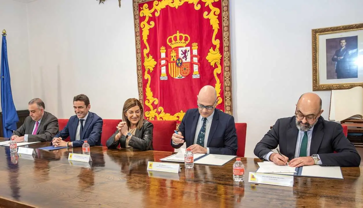 La presidenta de Cantabria, Mar&iacute;a Jos&eacute; S&aacute;enz de Buruaga, firma el Protocolo General de Actuaci&oacute;n entre el Gobierno de Cantabria, ADIF y el Ayuntamiento de Los Corrales de Buelna para avanzar en la reordenaci&oacute;n ferroviaria del municipio
9 mar 26