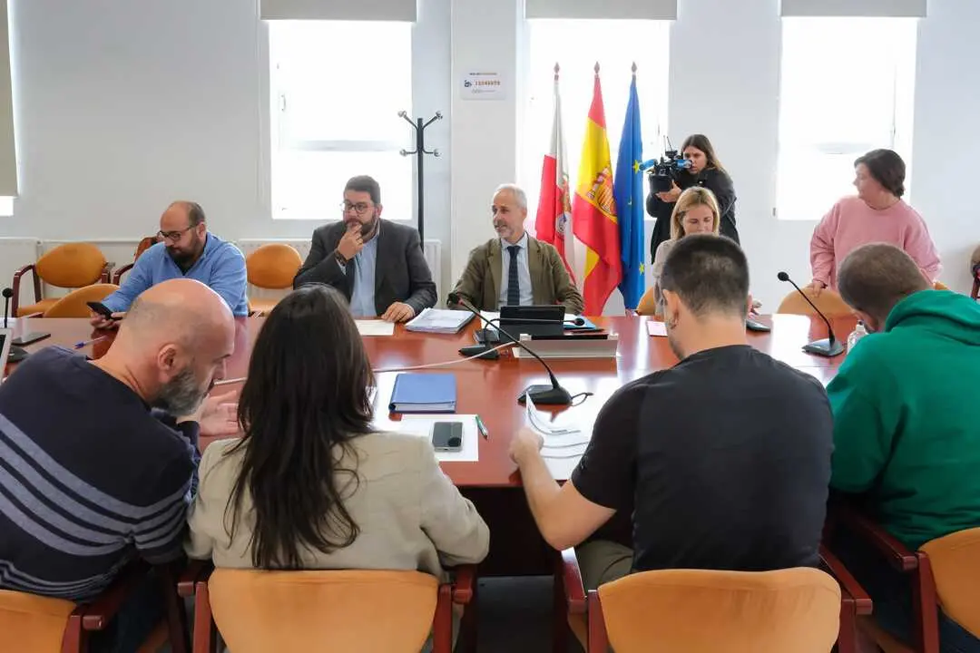 12:00 horas. CEIP Sim&oacute;n Cabarga, Santander. El consejero de Educaci&oacute;n, Formaci&oacute;n Profesional y Universidades, Sergio Silva, preside la Mesa de Di&aacute;logo con la Junta de Personal Docente. 16 de octubre de 2025 &copy; Ra&uacute;l Lucio