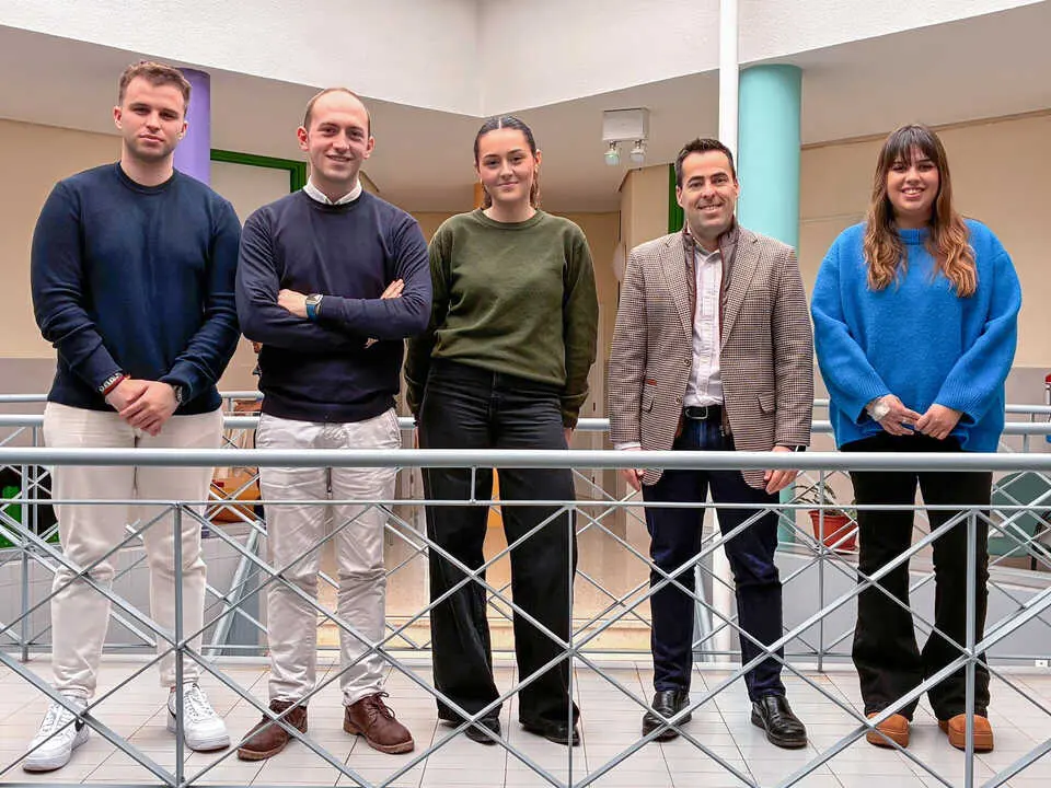 Educaci&oacute;n_personal_sociedad_educaci&oacute;n

 

La Sociedad Regional de Educaci&oacute;n, dependiente de la Consejer&iacute;a de Educaci&oacute;n, Formaci&oacute;n Profesional y Universidades del Gobierno de Cantabria, ha incorporado a su plantilla a cuatro j&oacute;venes dentro del Programa J&oacute;venes con Talento, destinadas a las entidades del sector p&uacute;blico institucional de la Comunidad Aut&oacute;noma de Cantabria.